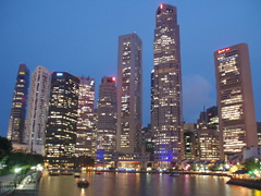 Singapur brilla en la noche