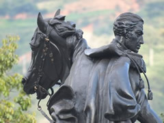 Bolívar, en su caballo como siempre 