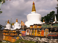 Las estupas del monasterio de Tashiding